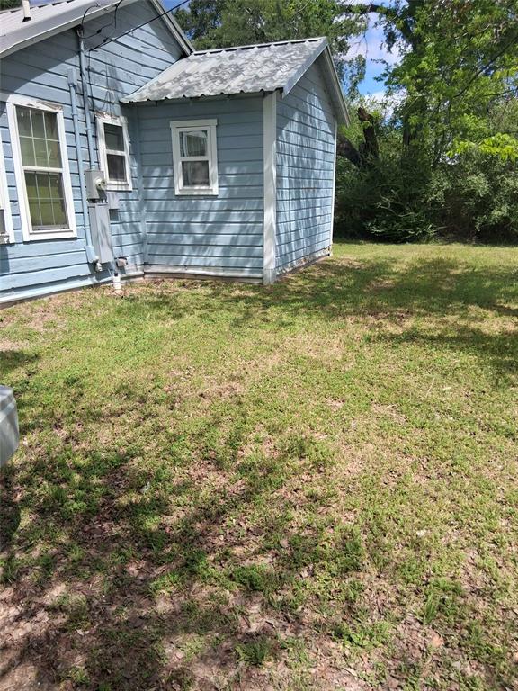 701 West Colorado Street Groesbeck, TX 76642 - Photo 12 of 12 View of property exterior featuring a yard