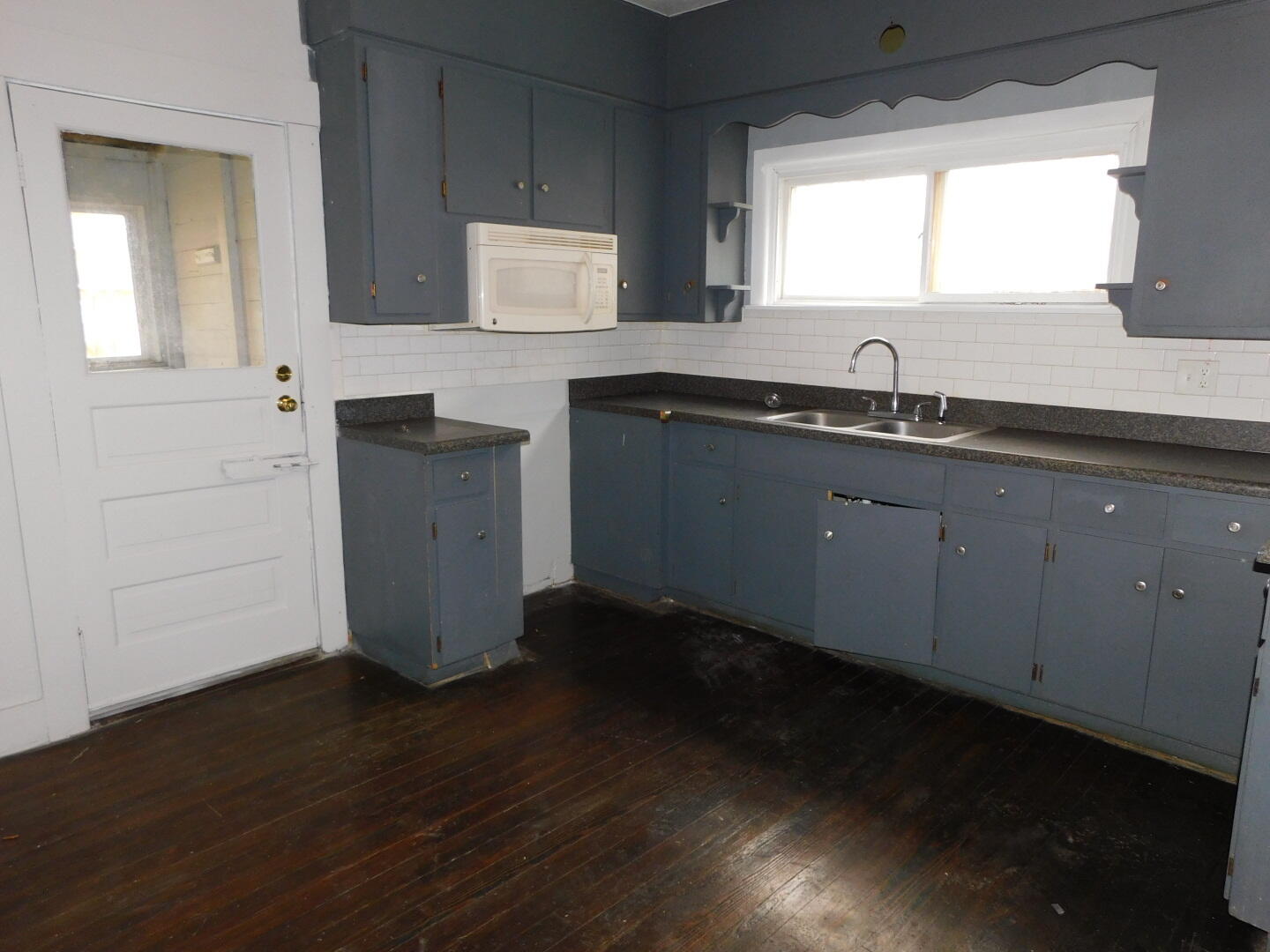 305 West Grand Avenue Springfield, OH 45506 - Photo 3 of 13 IMG_6222