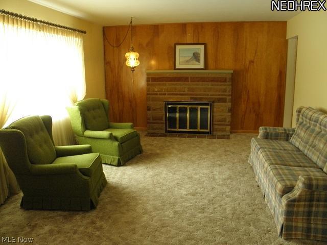 2100 Springfield Center Road Akron, OH 44312 - Photo 2 of 18 Living Room