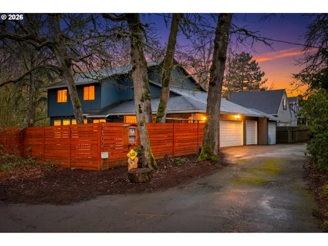 $724,999 | 3102 Northeast Royal Oaks Drive, Vancouver, WA 98662