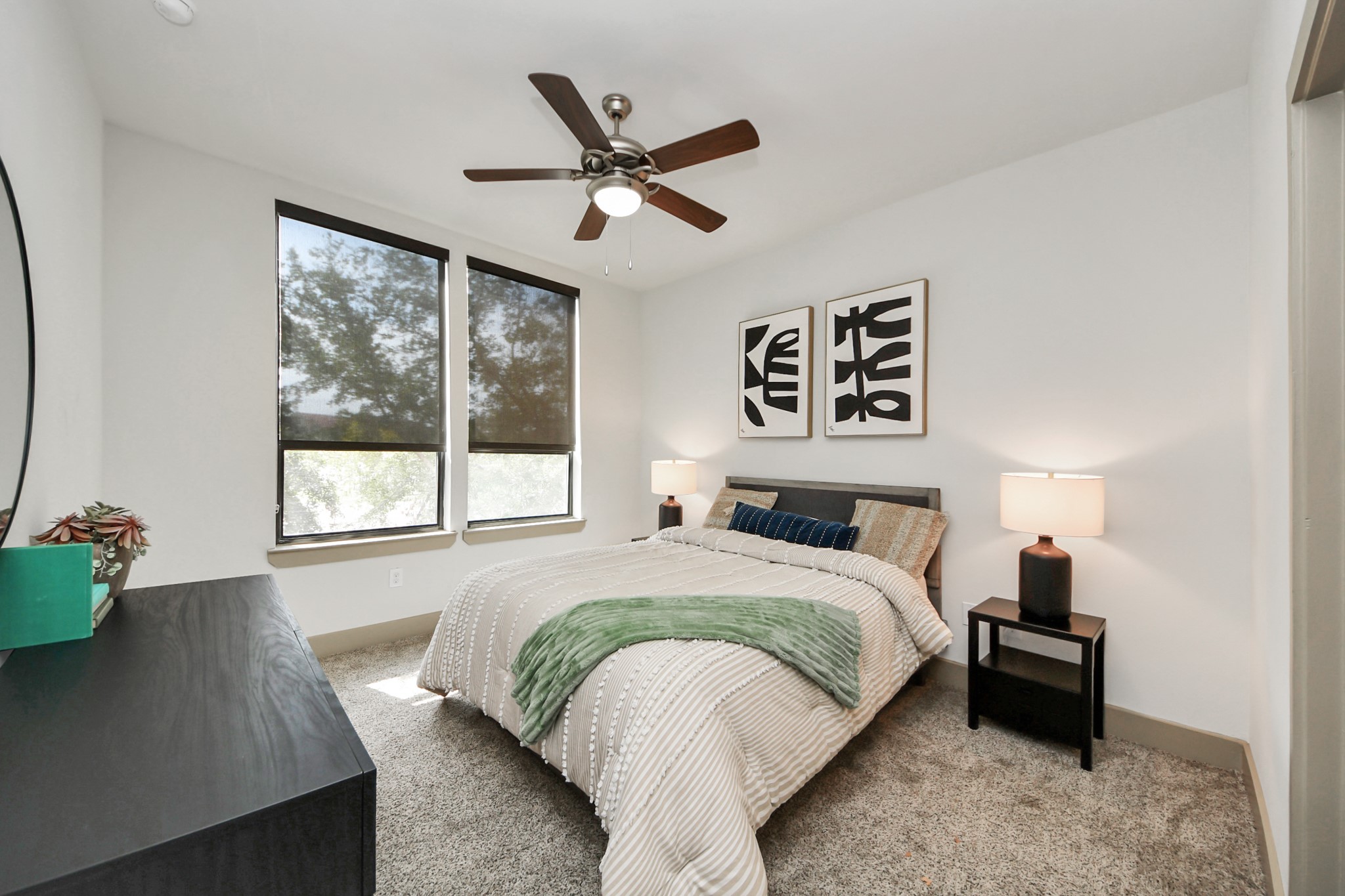 3800 Main Street, Unit 1 226 Houston, TX 77002 - Photo 36 of 50 a bedroom with a large bed and a window