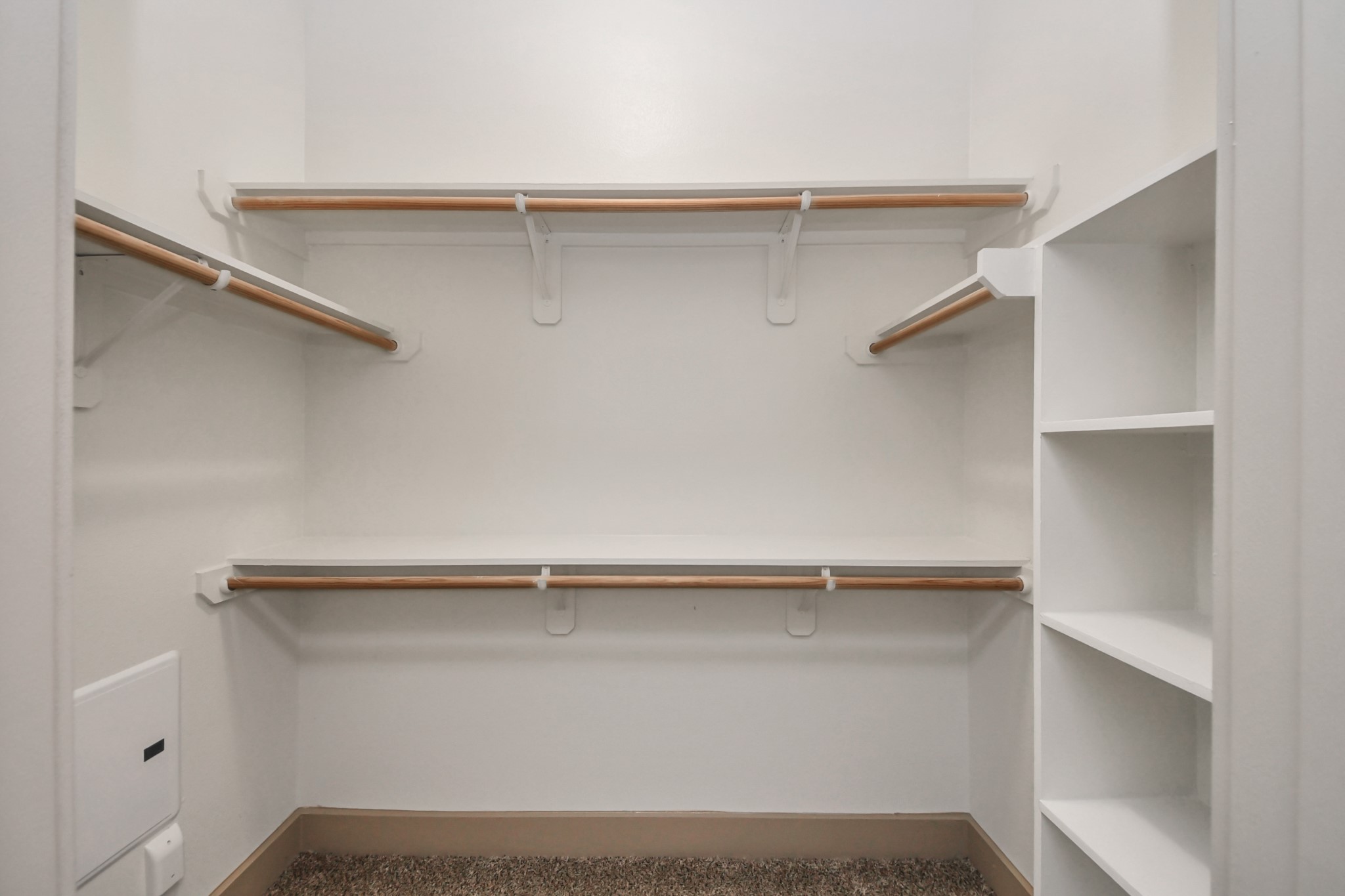 3800 Main Street, Unit 1 226 Houston, TX 77002 - Photo 41 of 50 a close view of closet