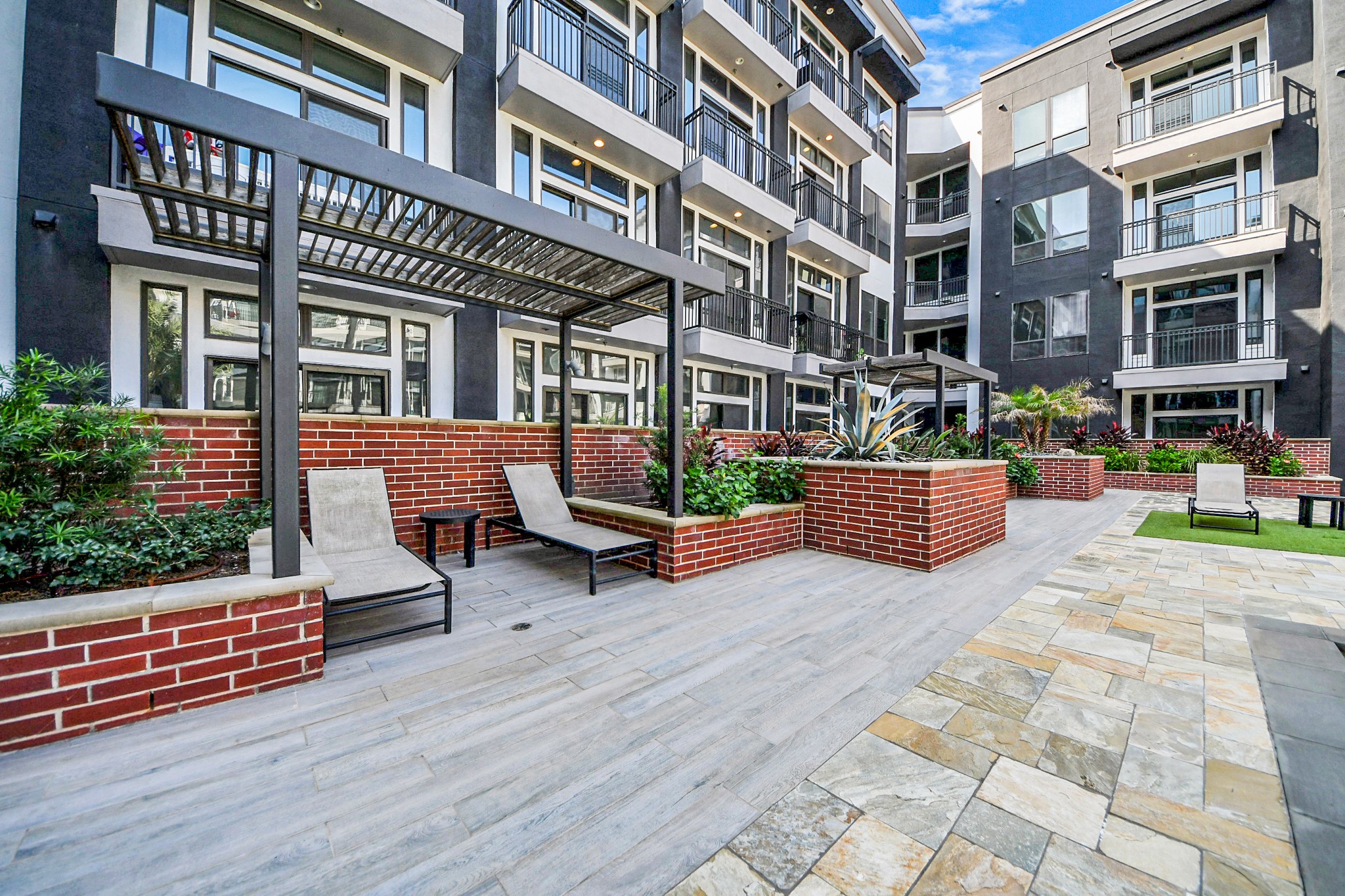 3800 Main Street, Unit 1 226 Houston, TX 77002 - Photo 6 of 50 a view of a building with sitting area