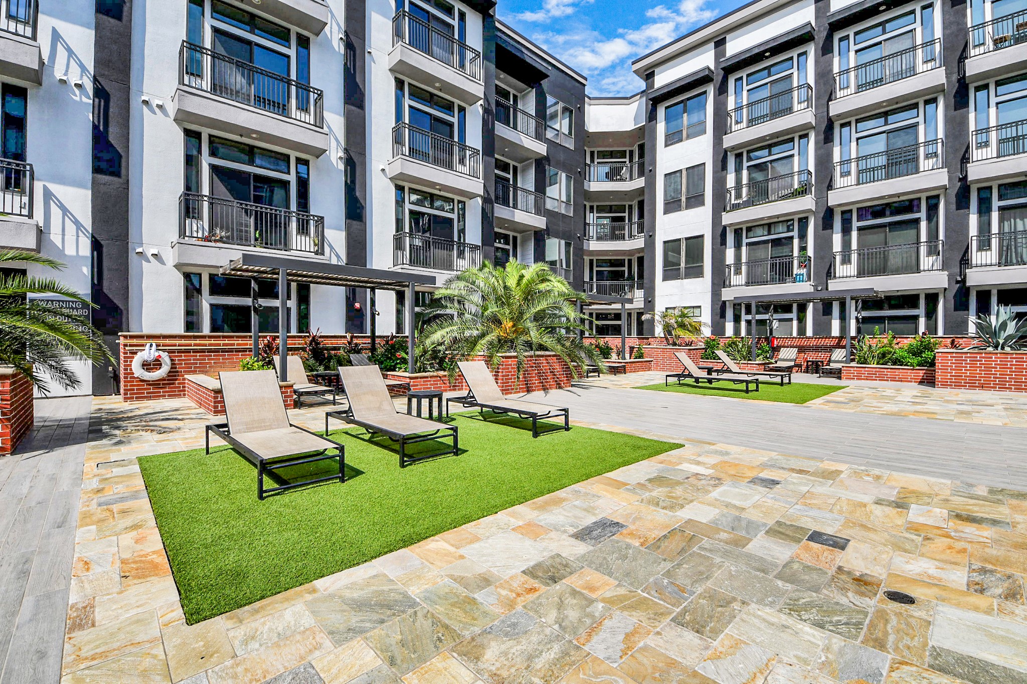 3800 Main Street, Unit 1 226 Houston, TX 77002 - Photo 9 of 50 a view of a building with garden and sitting area