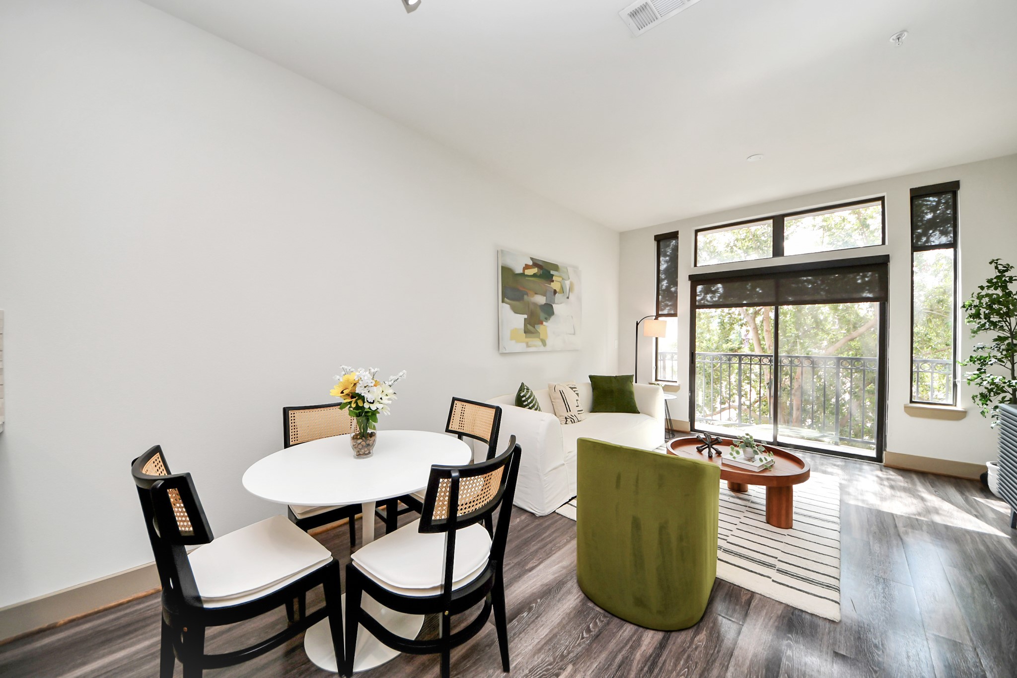 3800 Main Street, Unit 1 226 Houston, TX 77002 - Photo 27 of 50 a living room with furniture and a large window
