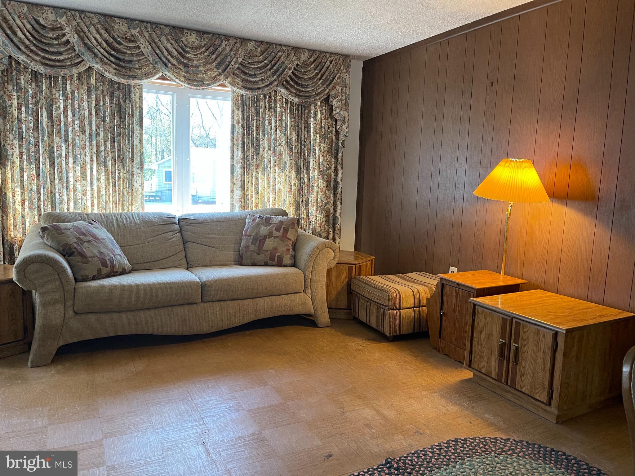 302 Hammershire Road Reisterstown, MD 21136 - Photo 4 of 21 living room