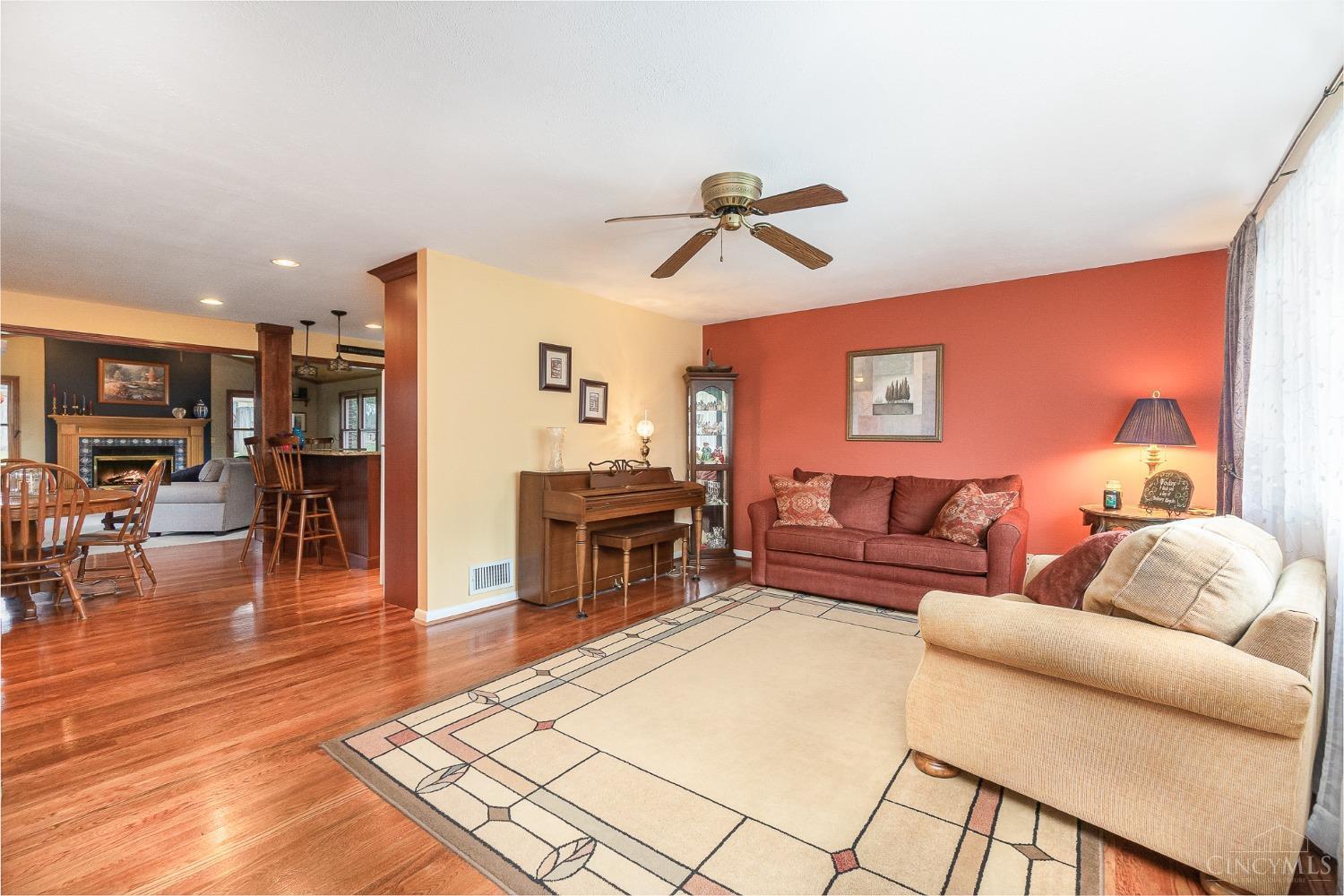 17 Hadley Road Greenhills, OH 45218 - Photo 2 of 36
