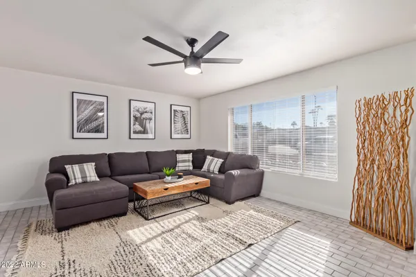$8,995 | 114 West Hunter Street, Mesa, AZ 85201