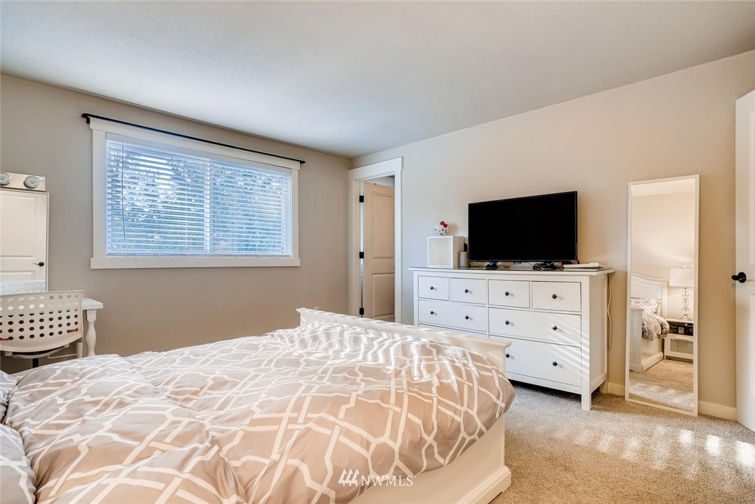 17525 18th Drive Southeast Bothell, WA 98012 - Photo 14 of 23 Gallery Image 14
