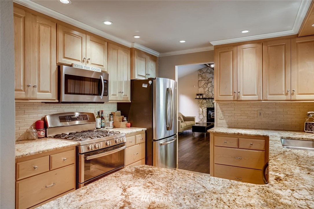 17525 18th Drive Southeast Bothell, WA 98012 - Photo 7 of 23 Gallery Image 7