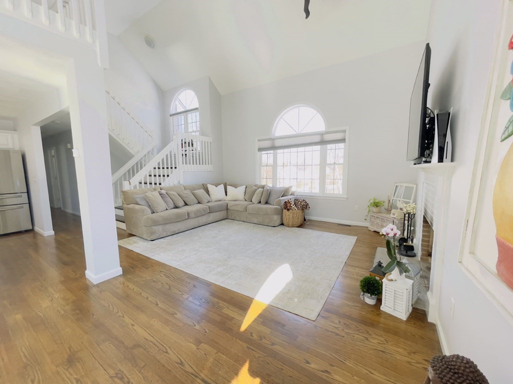 73 Dean Road Marlborough, MA 01752 - Photo 4 of 35 Gallery Image 4