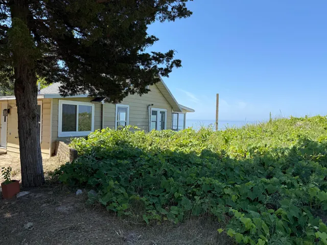 $995,000 | 10589 Lakeshore Drive, West Olive, MI 49460