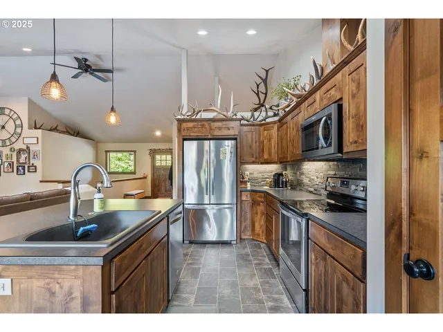 $825,000 | 42520 Testament Creek Road, Beaver, OR 97108