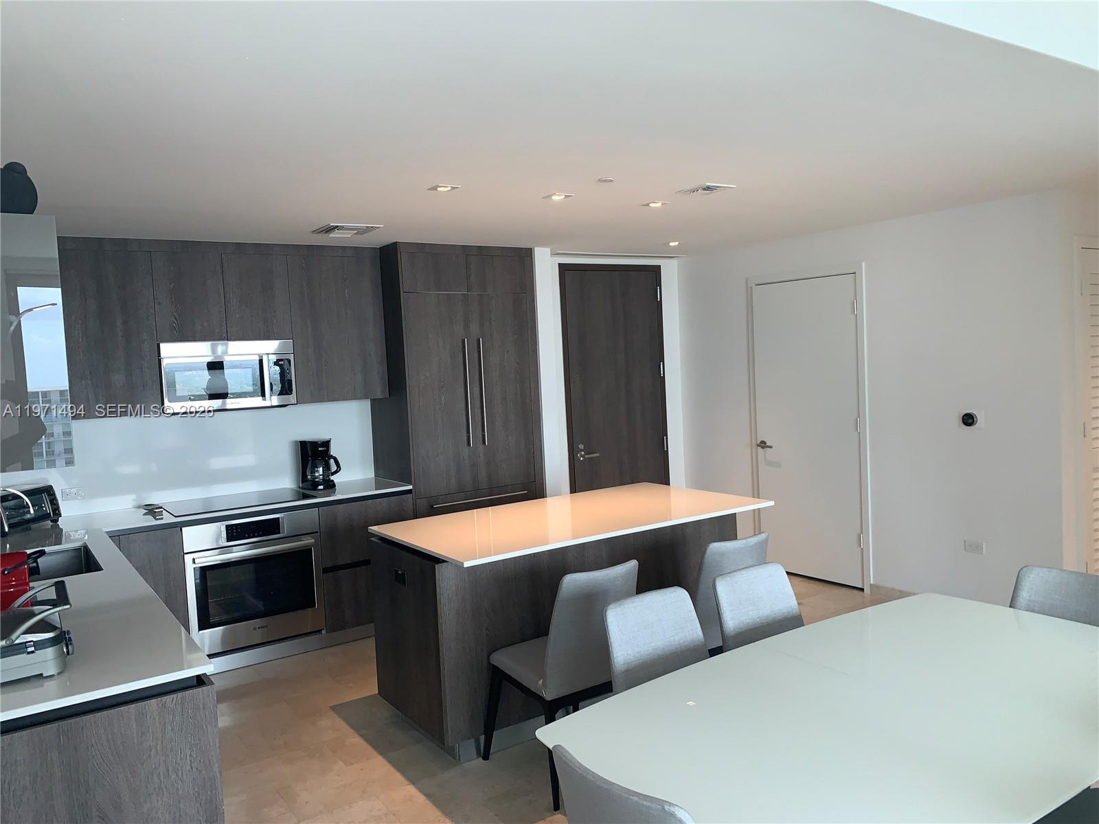 68 Southeast 6th Street, Unit 3010 Miami, FL 33131 - Photo 13 of 69