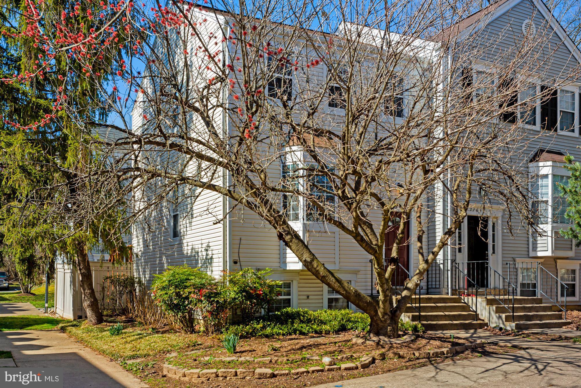 2362 Hunters Square Court Reston, VA 20191 - Photo 3 of 30