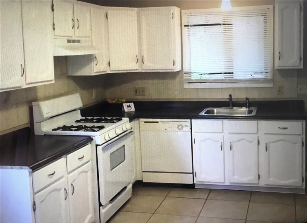 84 Durham Street Providence, RI 02908 - Photo 2 of 14