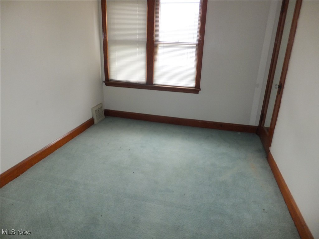 5113 Snow Road Cleveland, OH 44134 - Photo 25 of 40 Empty room with light colored carpet