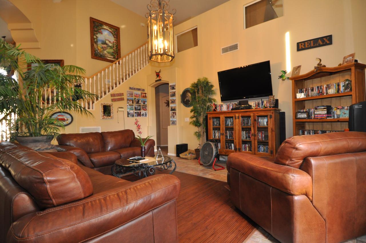 4367 East Briles Road Phoenix, AZ 85050 - Photo 15 of 18 Living Room