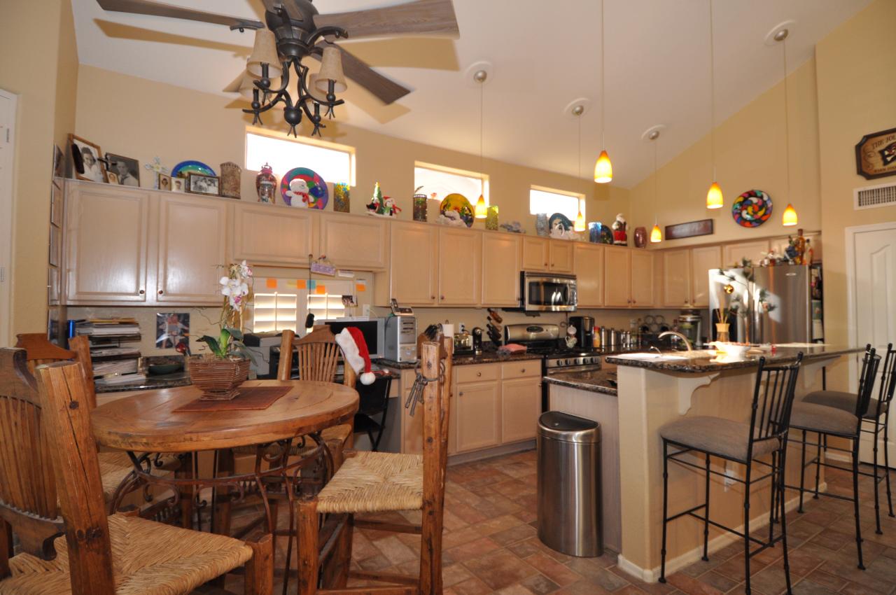 4367 East Briles Road Phoenix, AZ 85050 - Photo 3 of 18 Lsrge Kitchen
