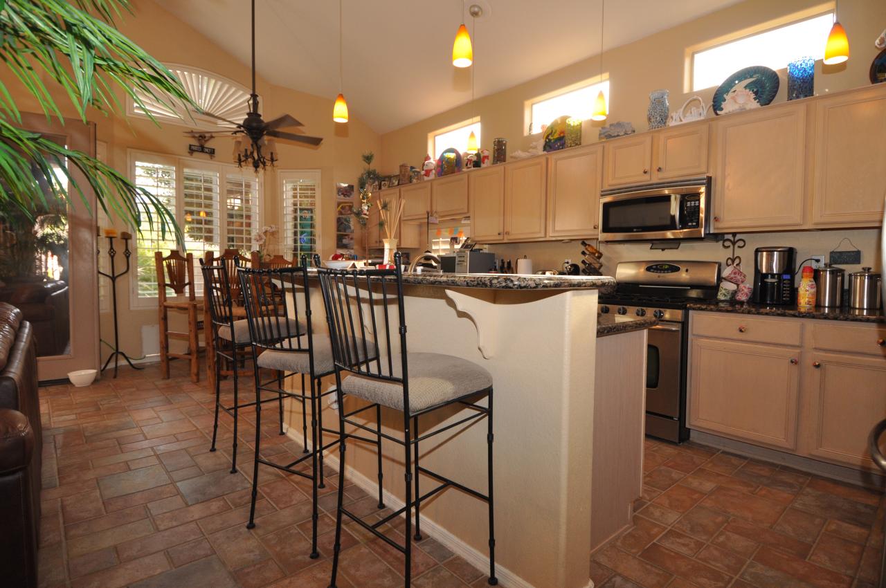 4367 East Briles Road Phoenix, AZ 85050 - Photo 4 of 18 Kitchen