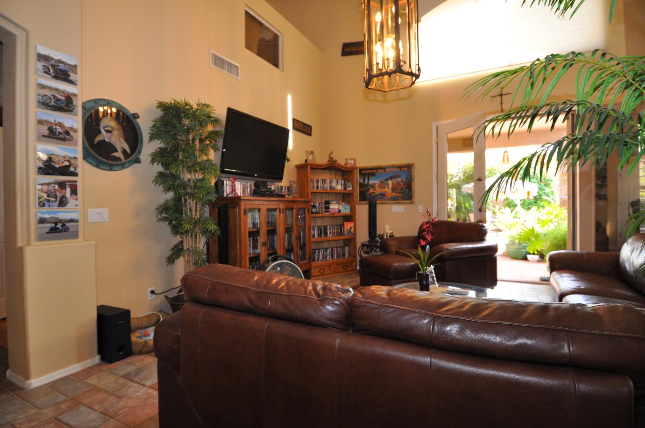 4367 East Briles Road Phoenix, AZ 85050 - Photo 5 of 18 Living Room