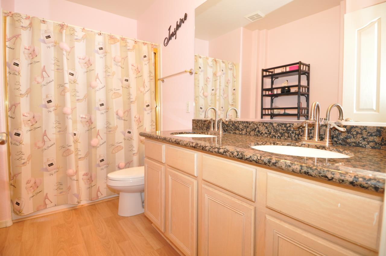 4367 East Briles Road Phoenix, AZ 85050 - Photo 8 of 18 Bathroom