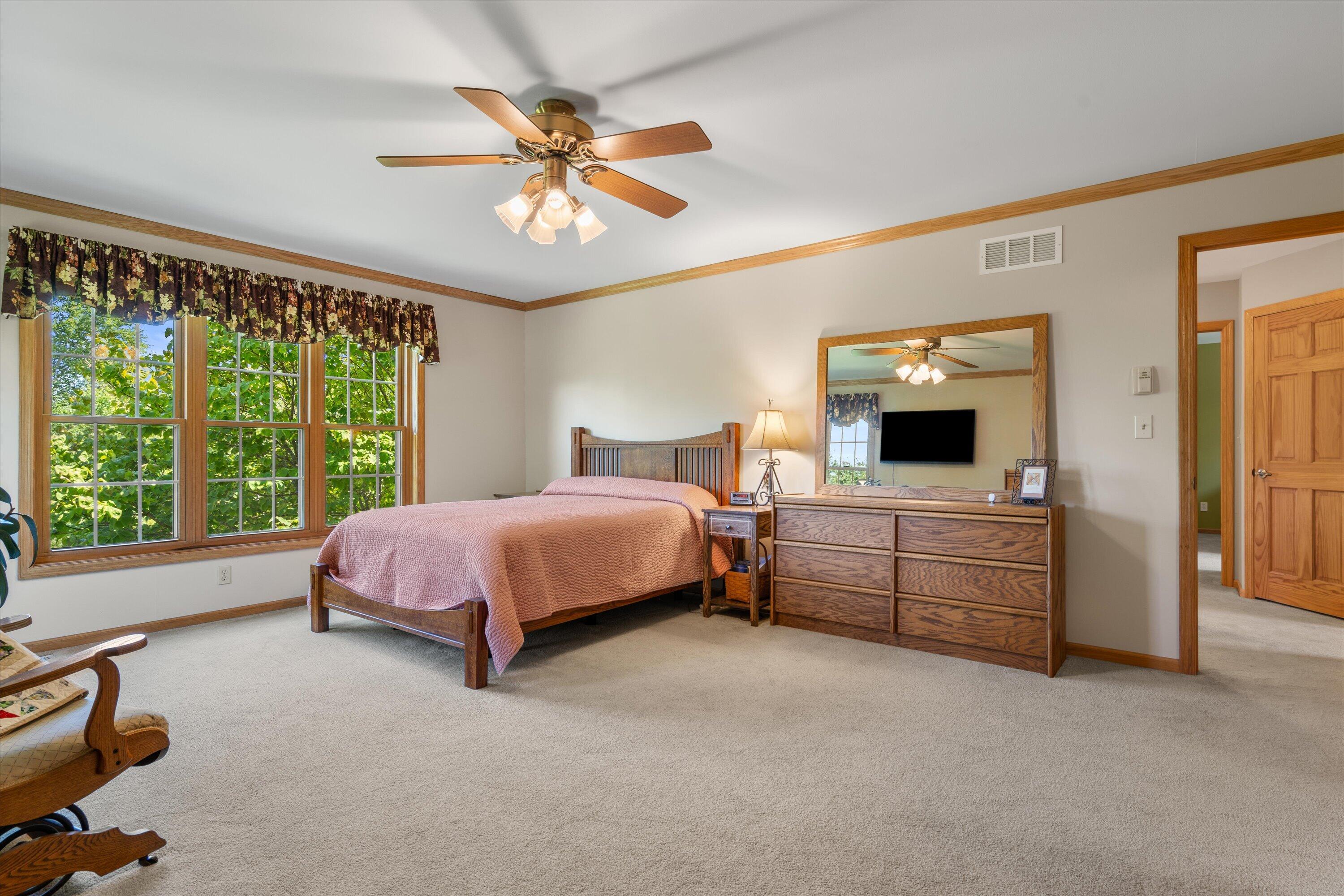 1669 Lake Shore Road Grafton, WI 53024 - Photo 25 of 70 Primary Suite