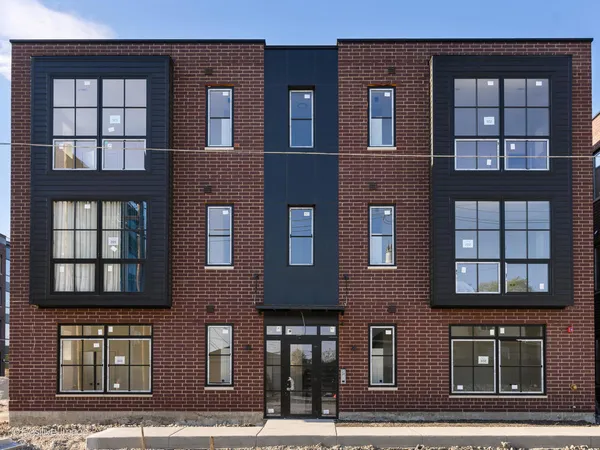 $2,450 | 8308 West Center Avenue, Unit 302, River Grove, IL 60171