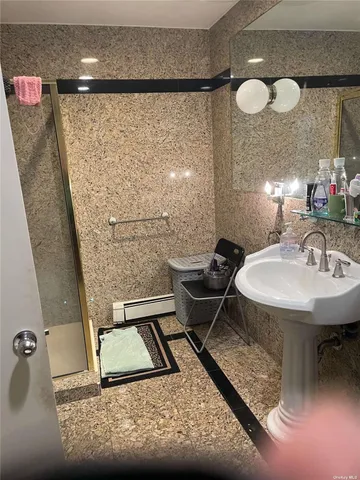 $1,949,000 | 5 Devonshire Lane, Great Neck, NY 11023