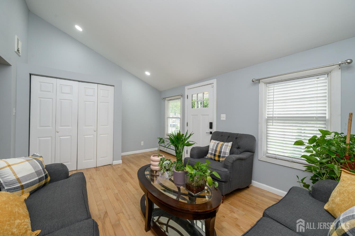 519 Calvert Road North Brunswick, NJ 08902 - Photo 7 of 46