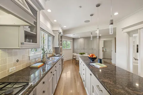 $6,750,000 | 300 Uplands Drive, Hillsborough, CA 94010