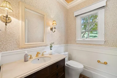 $6,750,000 | 300 Uplands Drive, Hillsborough, CA 94010