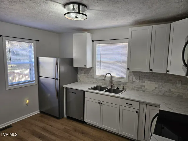 $1,200 | 1228 East Sullivan Court, Kingsport, TN 37664