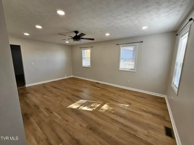 $1,200 | 1228 East Sullivan Court, Kingsport, TN 37664