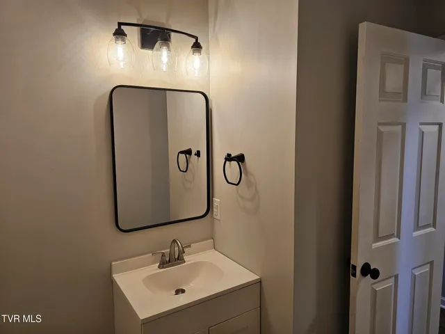 $1,200 | 1228 East Sullivan Court, Kingsport, TN 37664