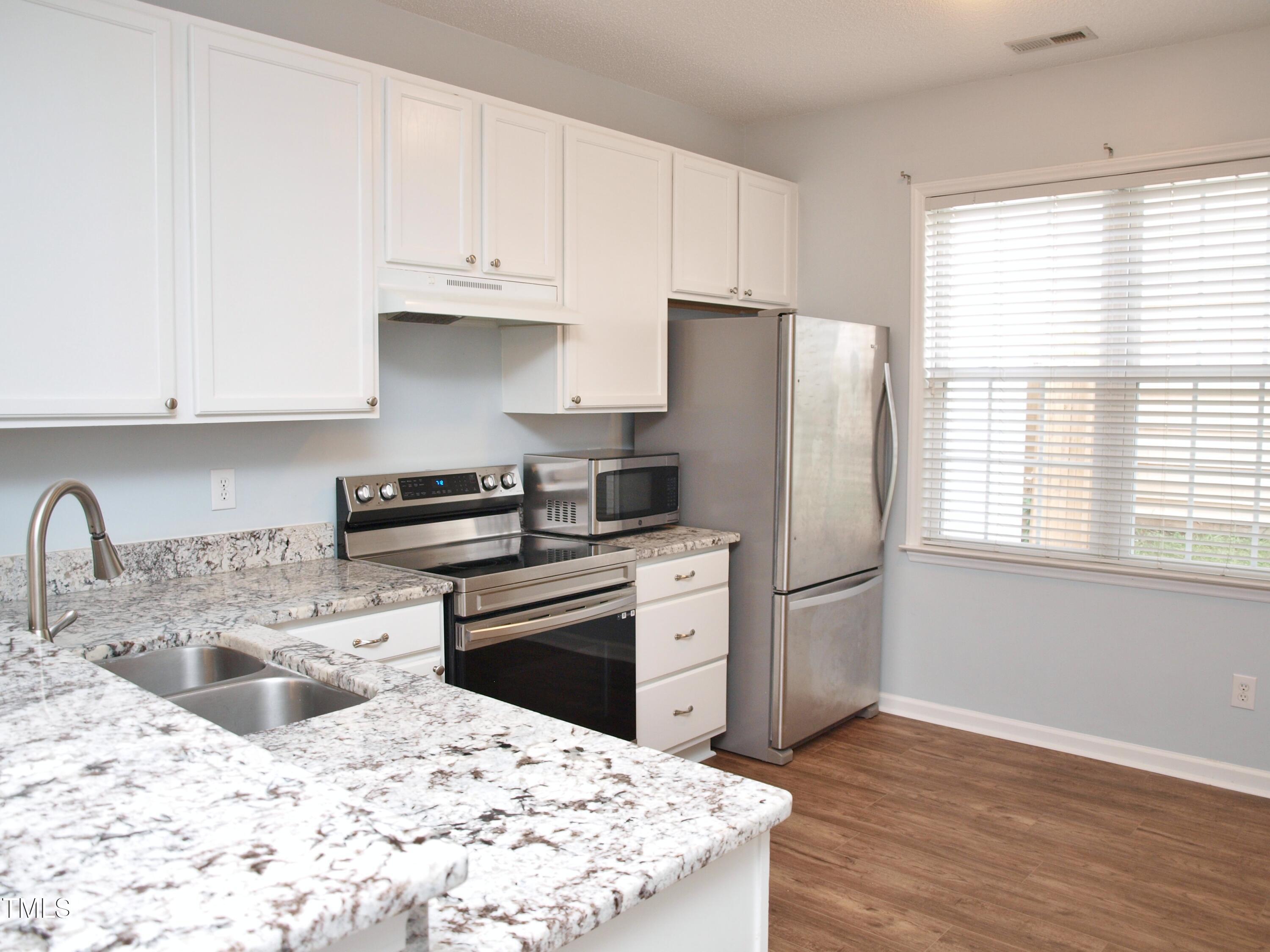 1924 Barngate Way Raleigh, NC 27614 - Photo 6 of 17 6
