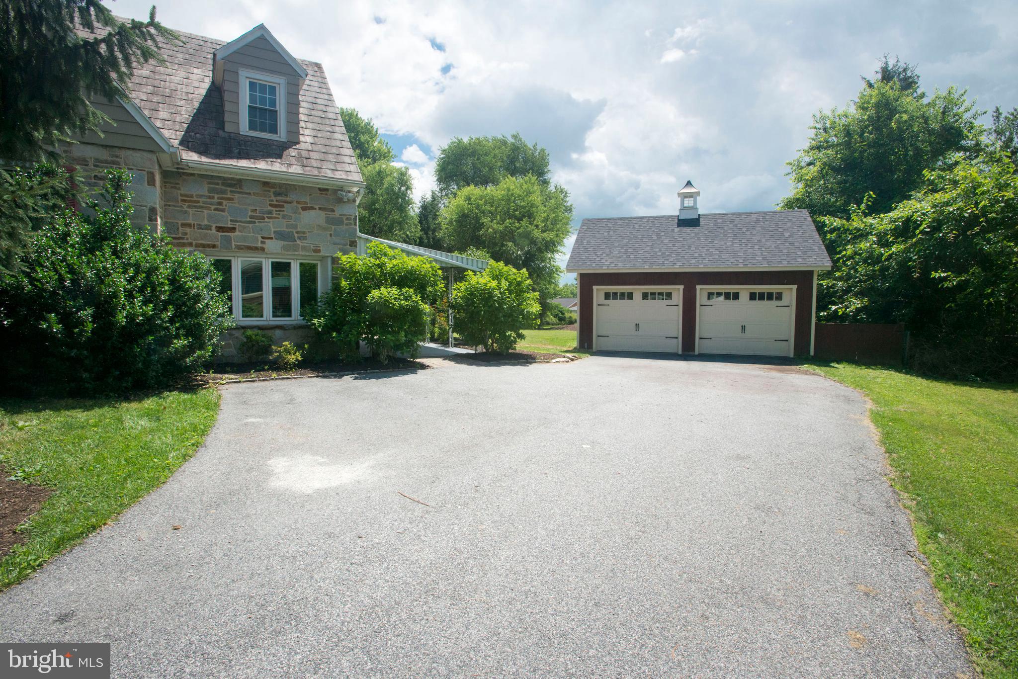 1112 Grandview Road York, PA 17403 - Photo 2 of 22 Gallery Image 2