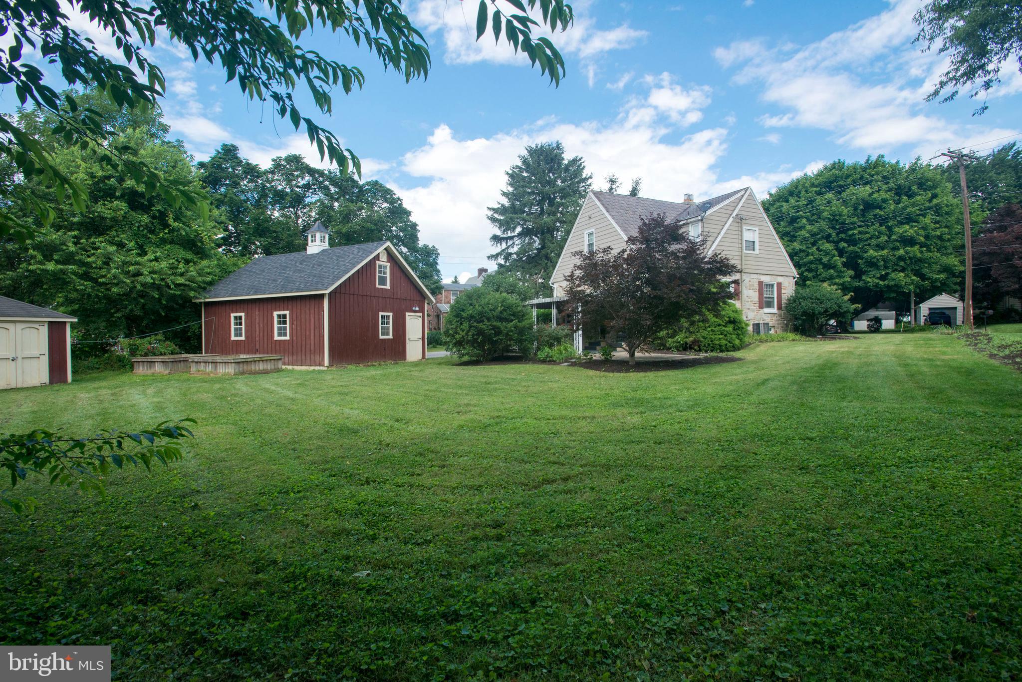 1112 Grandview Road York, PA 17403 - Photo 3 of 22 Gallery Image 3