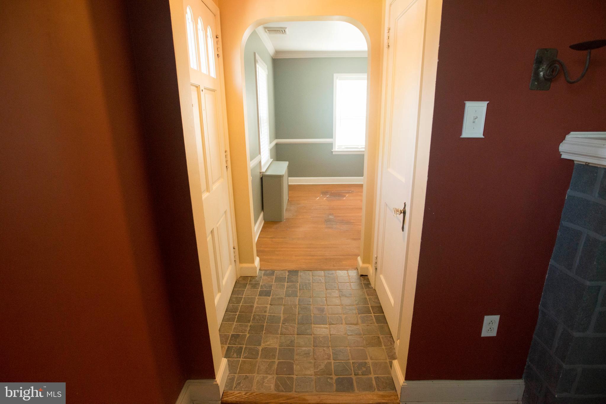 1112 Grandview Road York, PA 17403 - Photo 4 of 22 Gallery Image 4