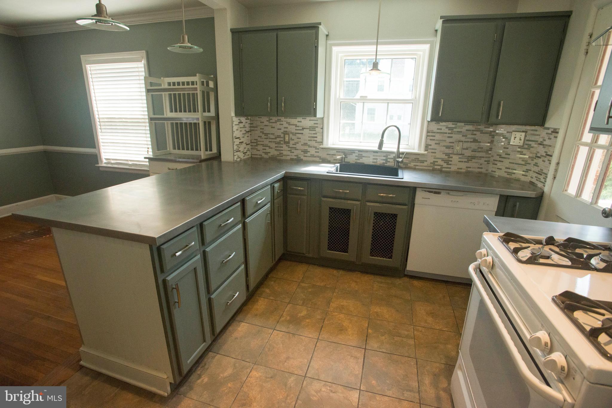 1112 Grandview Road York, PA 17403 - Photo 8 of 22 Gallery Image 8