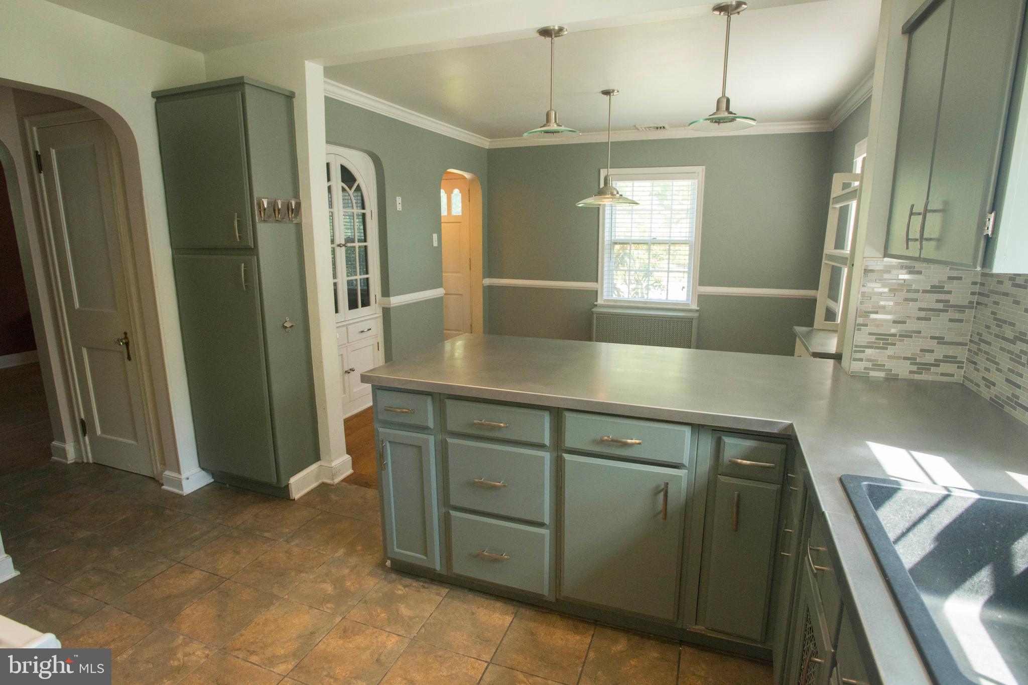 1112 Grandview Road York, PA 17403 - Photo 9 of 22 Gallery Image 9