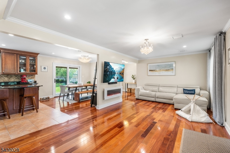 124 Crain Road Paramus, NJ 07652 - Photo 4 of 48