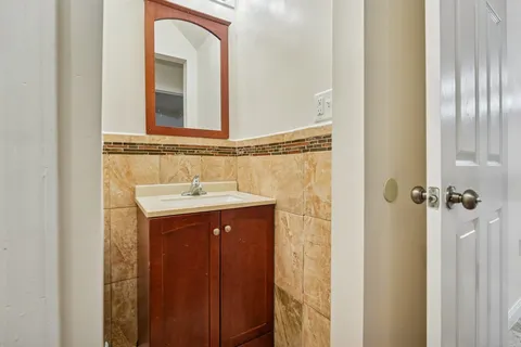 $3,500 | 165 Bidwell Avenue, Unit 1, Jersey City, NJ 07305