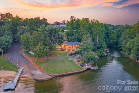 $1,299,900 | 6296 Southlake Drive, Hickory, NC 28601