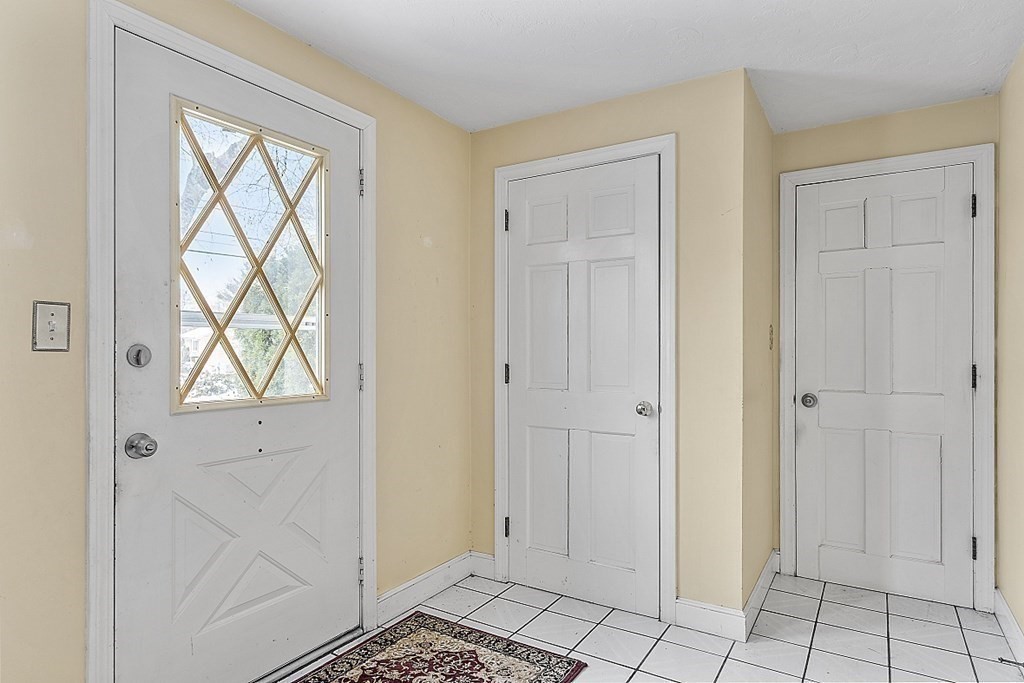 19 Canterbury Road Woburn, MA 01801 - Photo 4 of 36 Gallery Image 4