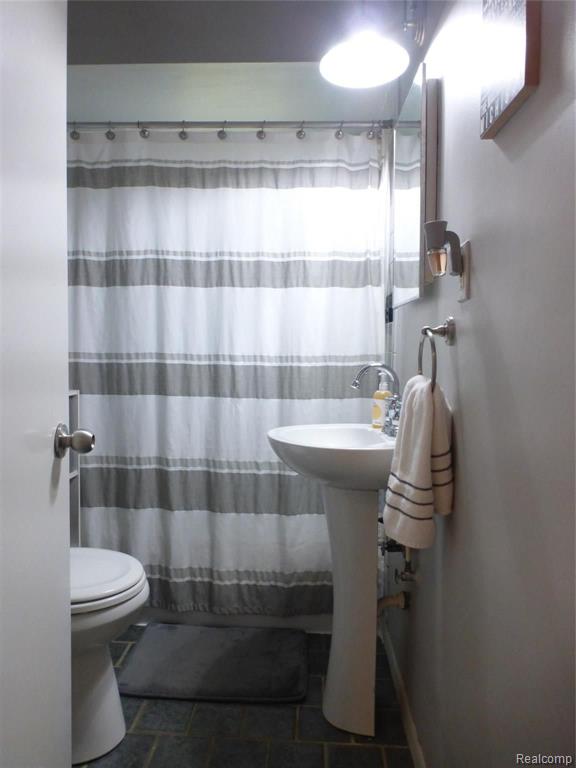3460 Watkins Lake Road Waterford, MI 48328 - Photo 19 of 27