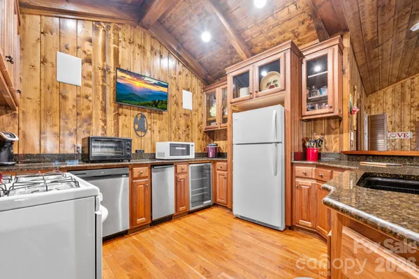 $999,999 | 2793 & 2793a Boggs Road, West Jefferson, NC 28694