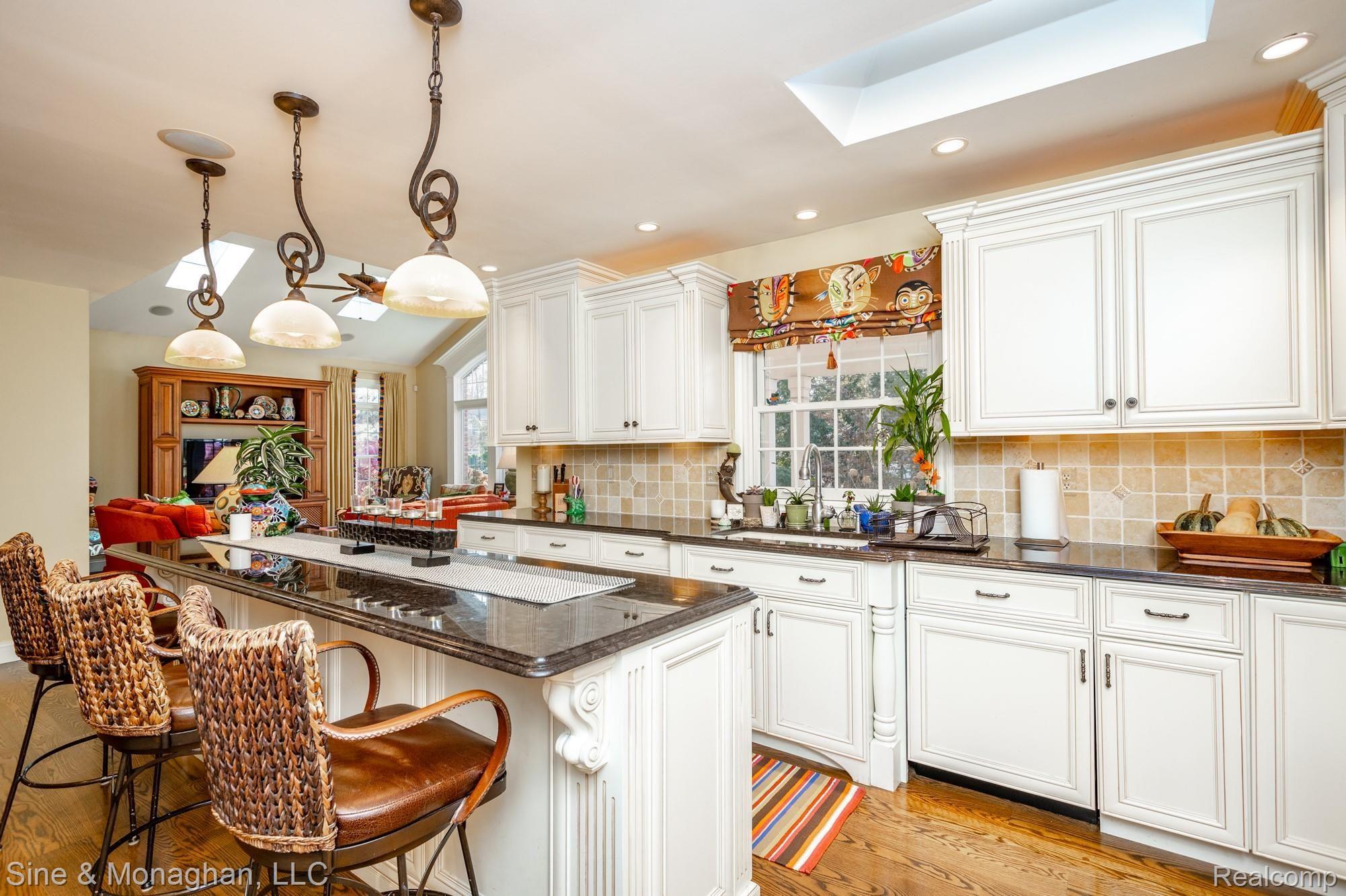 319 Touraine Road Grosse Pointe, MI 48236 - Photo 13 of 59 319 Touraine S014.jpg