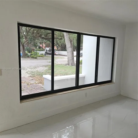 $5,200 | 14710 Northeast 5th Court, Unit 14710, Miami, FL 33161