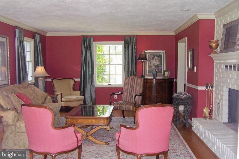 17206 Hunter Green Road Upperco, MD 21155 - Photo 13 of 25 Living Room